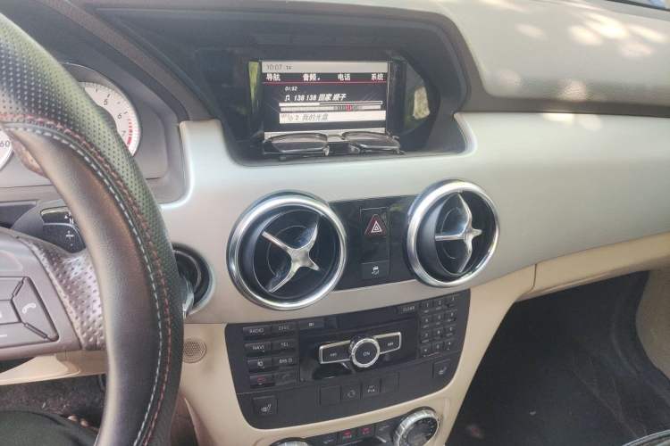 Used Mercedes-Benz GLK-Class 2013 GLK 300 4MATIC Dynamic Edition Audio And AC Panel