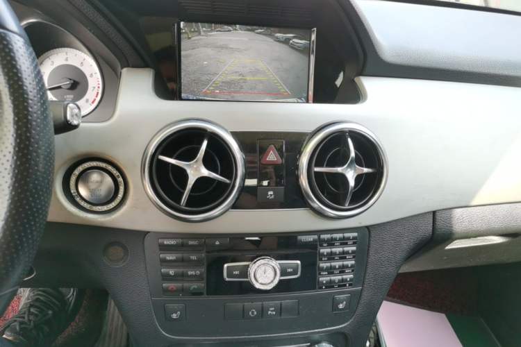 Used Mercedes-Benz GLK-Class 2013 Facelift GLK 300 4MATIC Fashion Edition Audio And AC Panel