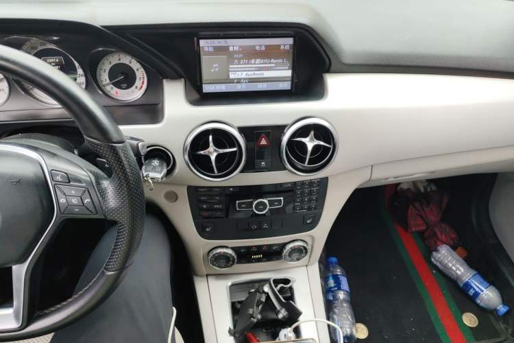 Used Mercedes-Benz GLK-Class 2013 GLK 300 4MATIC Dynamic Edition Audio And AC Panel