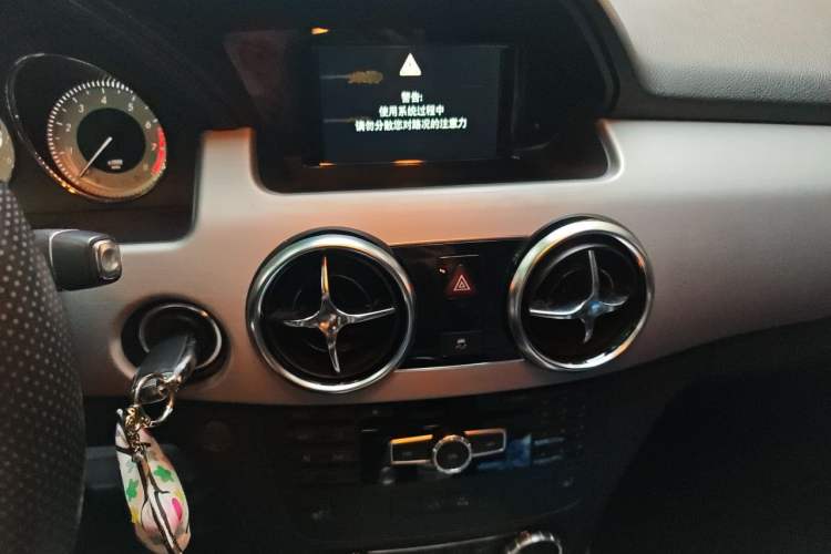 Used Mercedes-Benz GLK-Class 2013 GLK 300 4MATIC Dynamic Edition Audio And AC Panel