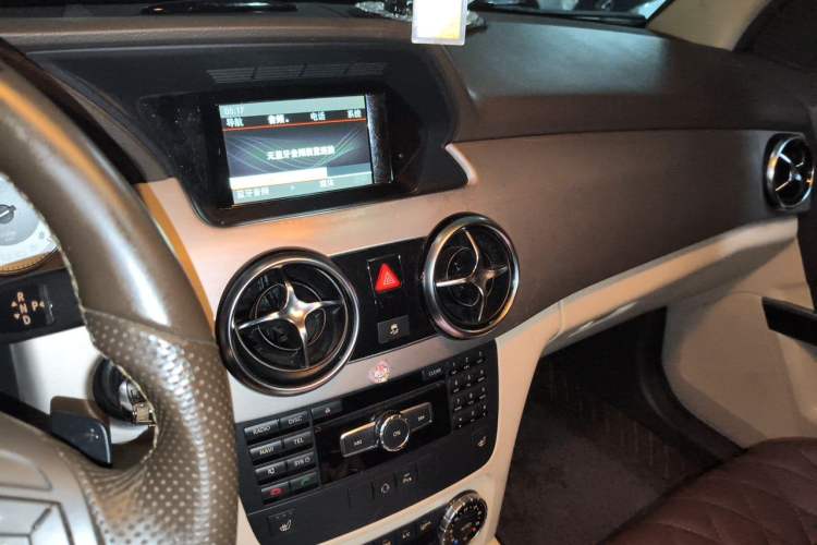 Used Mercedes-Benz GLK-Class 2013 GLK 300 4MATIC Dynamic Sunroof Model Audio And AC Panel
