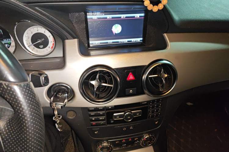 Used Mercedes-Benz GLK-Class 2013 GLK 300 4MATIC Dynamic Edition Audio And AC Panel