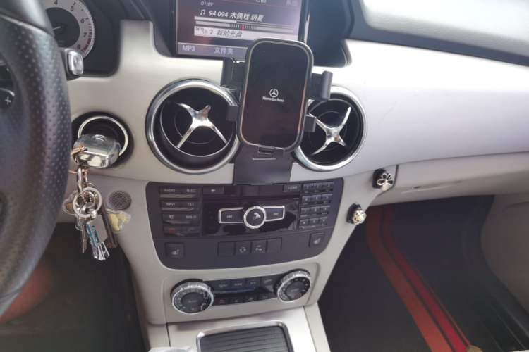 Used Mercedes-Benz GLK-Class 2013 GLK 300 4MATIC Dynamic Edition Audio And AC Panel