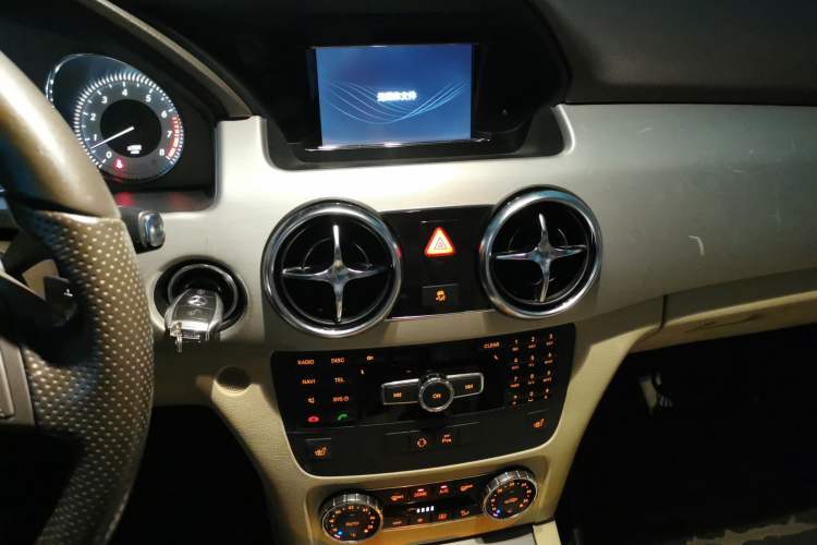 Used Mercedes-Benz GLK-Class 2013 GLK 300 4MATIC Dynamic Edition Audio And AC Panel