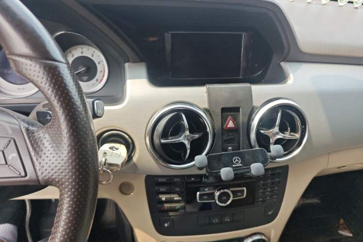Used Mercedes-Benz GLK-Class 2013 GLK 300 4MATIC Dynamic Edition Audio And AC Panel