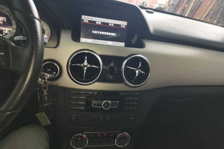 Used Mercedes-Benz GLK-Class 2013 GLK 300 4MATIC Dynamic Edition Audio And AC Panel