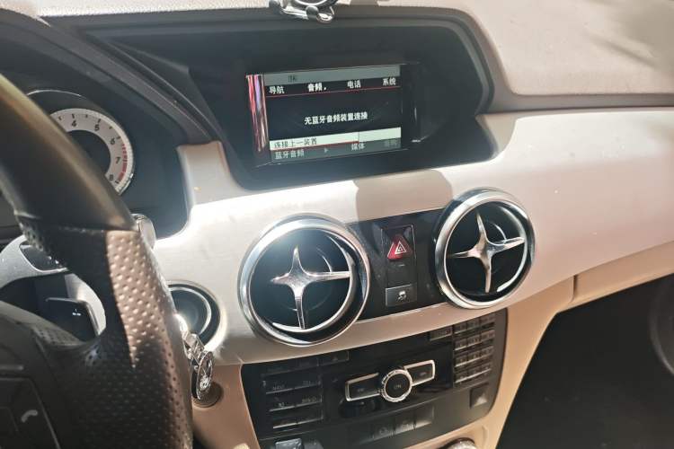 Used Mercedes-Benz GLK-Class 2013 GLK 300 4MATIC Dynamic Edition Audio And AC Panel