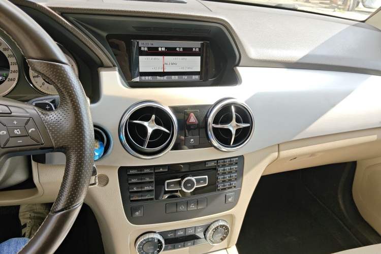 Used Mercedes-Benz GLK-Class 2013 GLK 300 4MATIC Dynamic Sunroof Model Audio And AC Panel