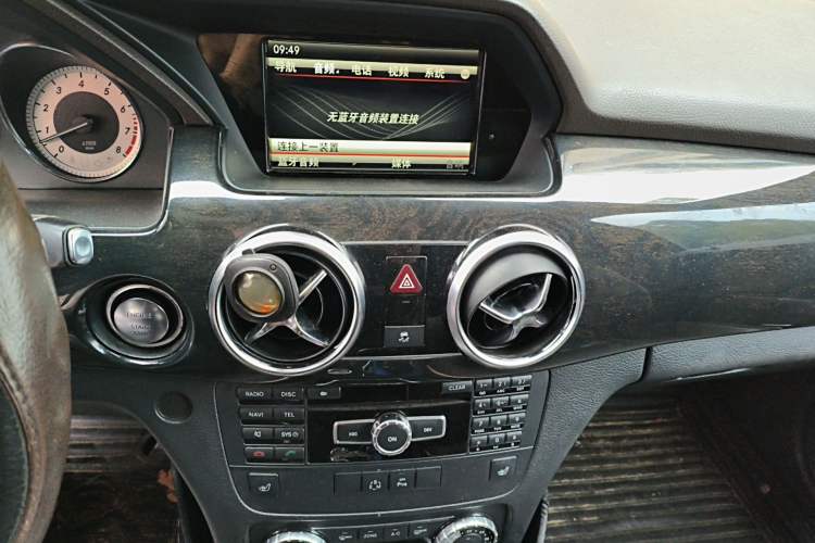 Used Mercedes-Benz GLK-Class 2013 Facelift GLK 300 4MATIC Luxury Edition Audio And AC Panel