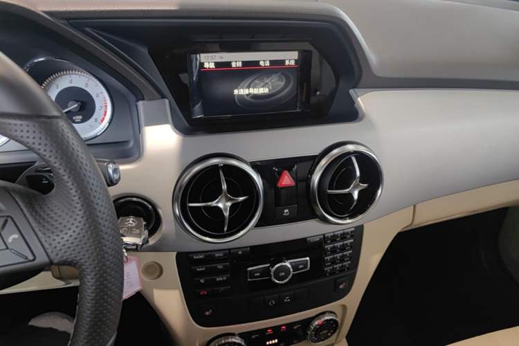 Used Mercedes-Benz GLK-Class 2013 GLK 300 4MATIC Dynamic Sunroof Model Audio And AC Panel