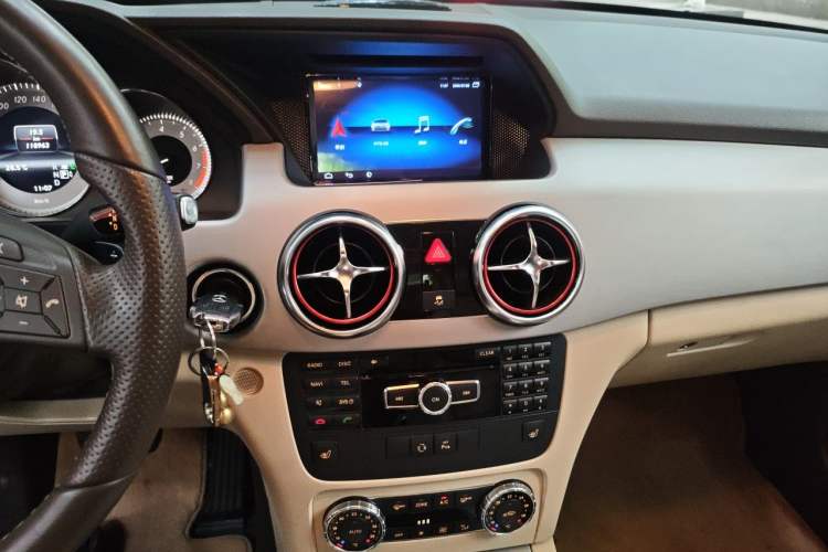 Used Mercedes-Benz GLK-Class 2013 GLK 300 4MATIC Dynamic Edition Audio And AC Panel