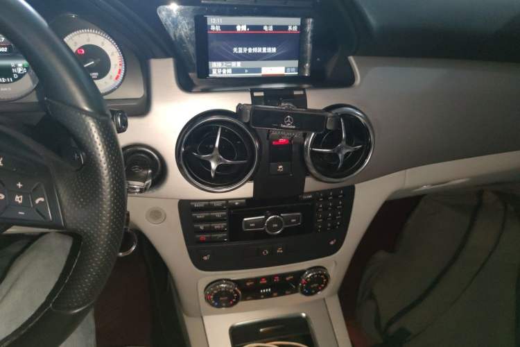Used Mercedes-Benz GLK-Class 2013 GLK 300 4MATIC Dynamic Edition Audio And AC Panel