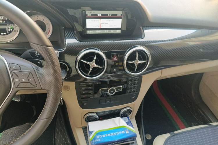 Used Mercedes-Benz GLK-Class 2013 GLK 300 4MATIC Dynamic Edition Audio And AC Panel