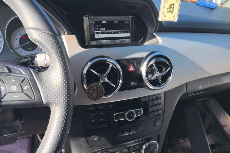 Used Mercedes-Benz GLK-Class 2013 GLK 300 4MATIC Dynamic Edition Audio And AC Panel