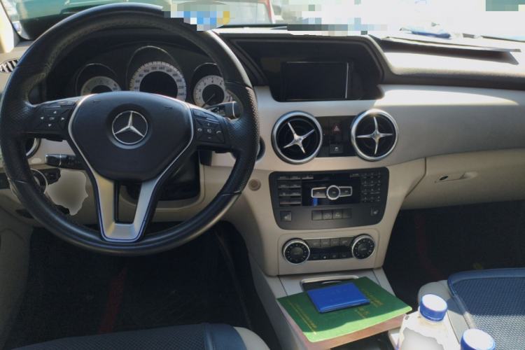 Used Mercedes-Benz GLK-Class 2013 GLK 300 4MATIC Dynamic Sunroof Model Center Console