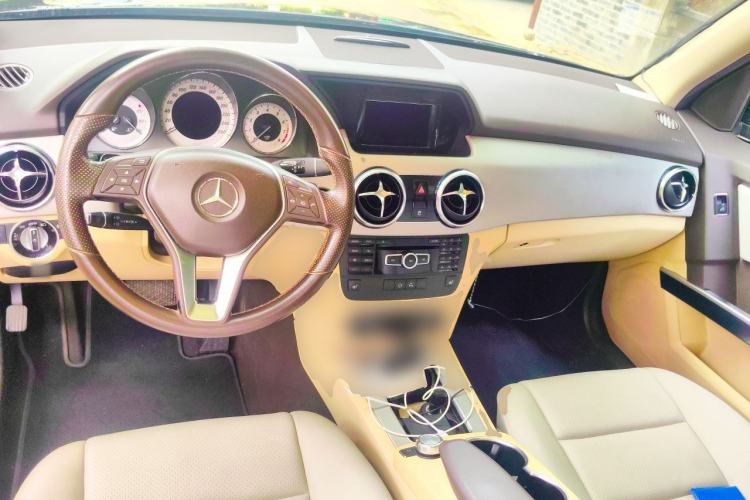 Used Mercedes-Benz GLK-Class 2013 GLK 300 4MATIC Dynamic Sunroof Model Center Console