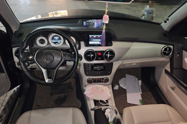 Used Mercedes-Benz GLK-Class 2013 GLK 300 4MATIC Fashion Model Center Console