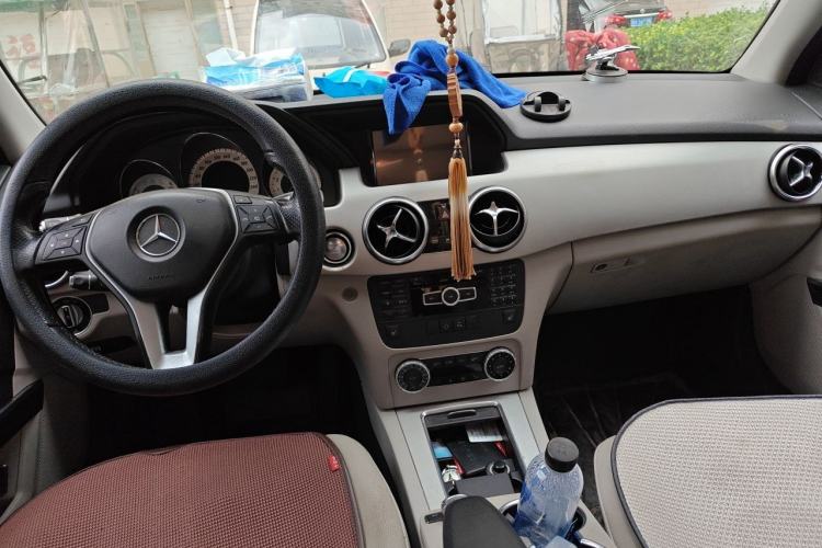 Used Mercedes-Benz GLK-Class 2013 Facelift GLK 300 4MATIC Fashion Edition Center Console