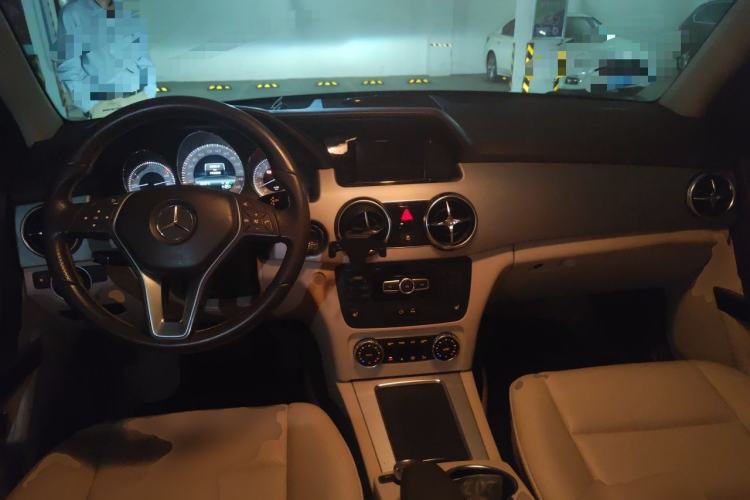 Used Mercedes-Benz GLK-Class 2013 GLK 300 4MATIC Fashion Model Center Console