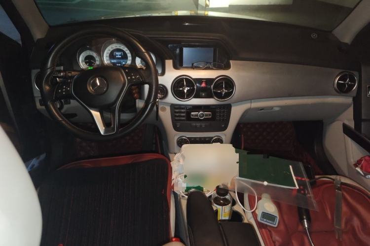 Used Mercedes-Benz GLK-Class 2013 GLK 300 4MATIC Dynamic Sunroof Model Center Console