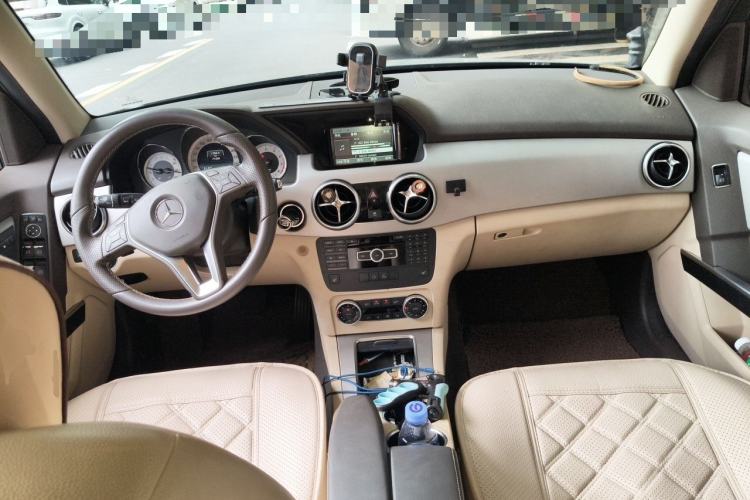 Used Mercedes-Benz GLK-Class 2013 GLK 300 4MATIC Dynamic Sunroof Model Center Console
