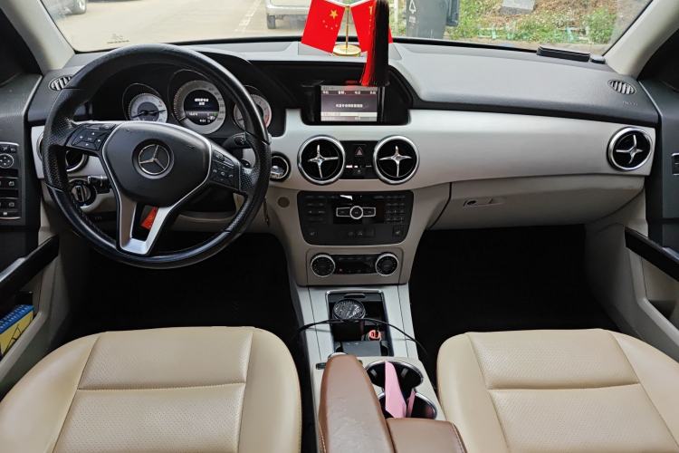Used Mercedes-Benz GLK-Class 2013 GLK 300 4MATIC Dynamic Sunroof Model Center Console