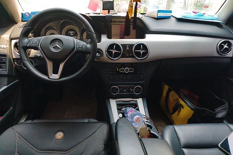 Used Mercedes-Benz GLK-Class 2013 GLK 300 4MATIC Dynamic Edition Center Console