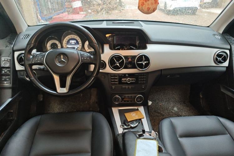 Used Mercedes-Benz GLK-Class 2013 GLK 300 4MATIC Fashion Model Center Console
