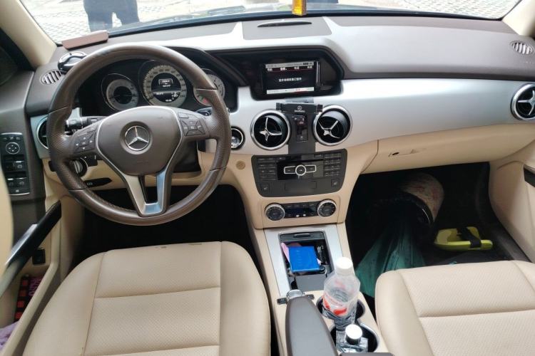 Used Mercedes-Benz GLK-Class 2013 GLK 300 4MATIC Fashion Model Center Console