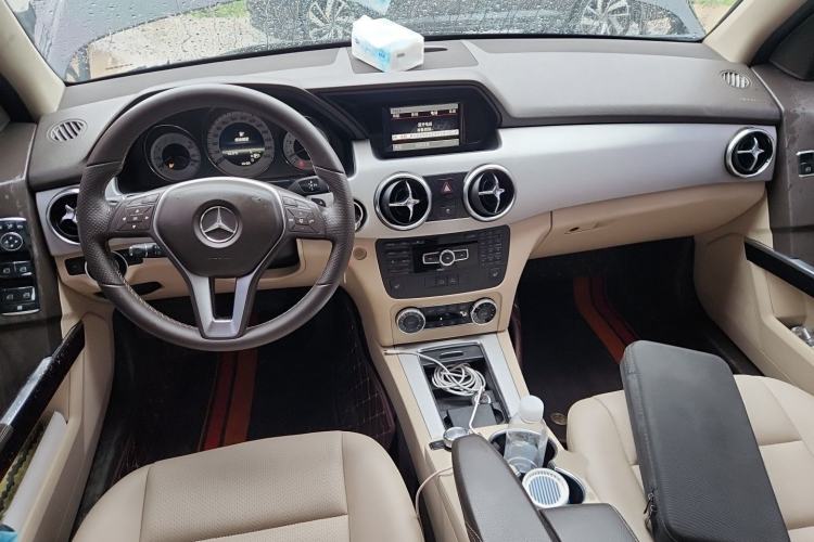 Used Mercedes-Benz GLK-Class 2013 GLK 300 4MATIC Dynamic Edition Center Console