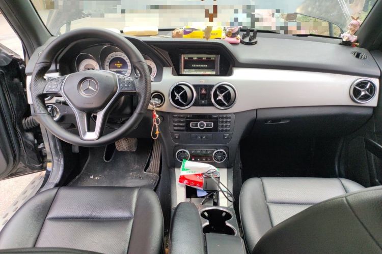 Used Mercedes-Benz GLK-Class 2013 GLK 300 4MATIC Dynamic Sunroof Model Center Console