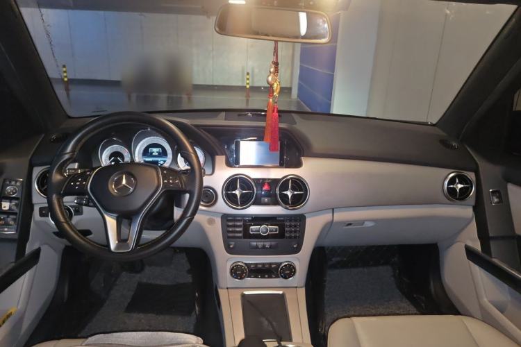 Used Mercedes-Benz GLK-Class 2013 GLK 300 4MATIC Dynamic Edition Center Console