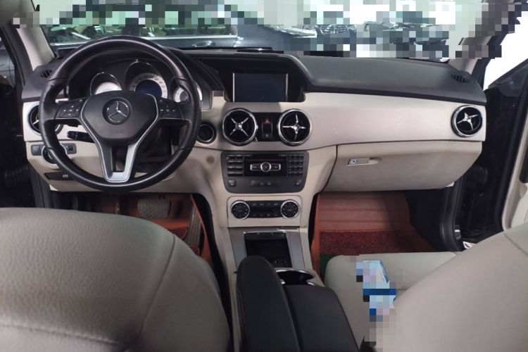 Used Mercedes-Benz GLK-Class 2013 GLK 300 4MATIC Dynamic Edition Center Console