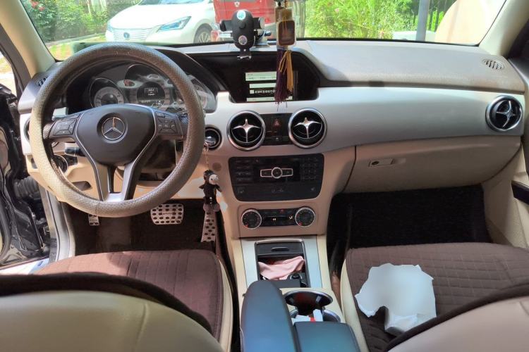 Used Mercedes-Benz GLK-Class 2013 GLK 300 4MATIC Dynamic Edition Center Console