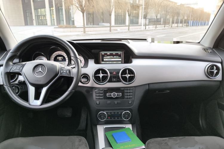 Used Mercedes-Benz GLK-Class 2013 GLK 300 4MATIC Dynamic Sunroof Model Center Console