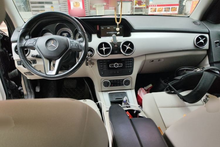 Used Mercedes-Benz GLK-Class 2013 GLK 300 4MATIC Dynamic Sunroof Model Center Console