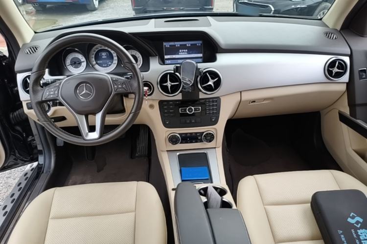 Used Mercedes-Benz GLK-Class 2013 GLK 300 4MATIC Dynamic Sunroof Model Center Console