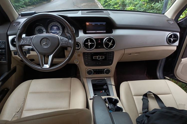Used Mercedes-Benz GLK-Class 2013 GLK 300 4MATIC Dynamic Edition Center Console