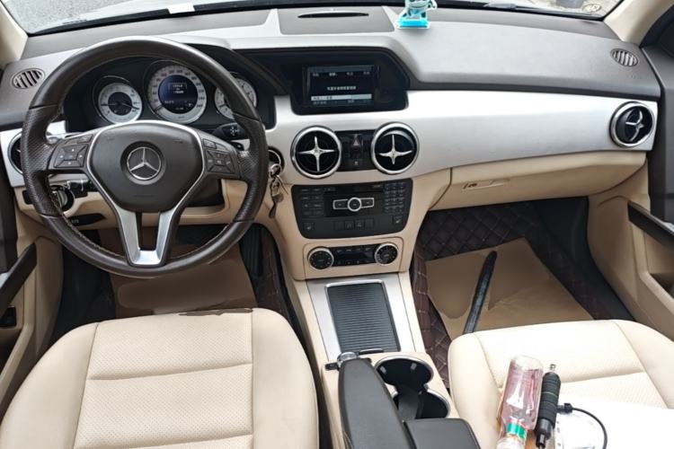 Used Mercedes-Benz GLK-Class 2013 GLK 300 4MATIC Dynamic Sunroof Model Center Console
