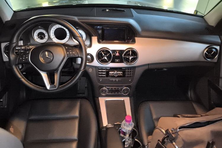 Used Mercedes-Benz GLK-Class 2013 Facelift GLK 300 4MATIC Fashion Edition Center Console