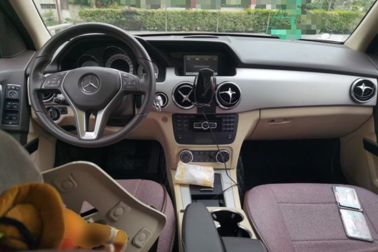 Used Mercedes-Benz GLK-Class 2013 GLK 300 4MATIC Dynamic Sunroof Model Center Console