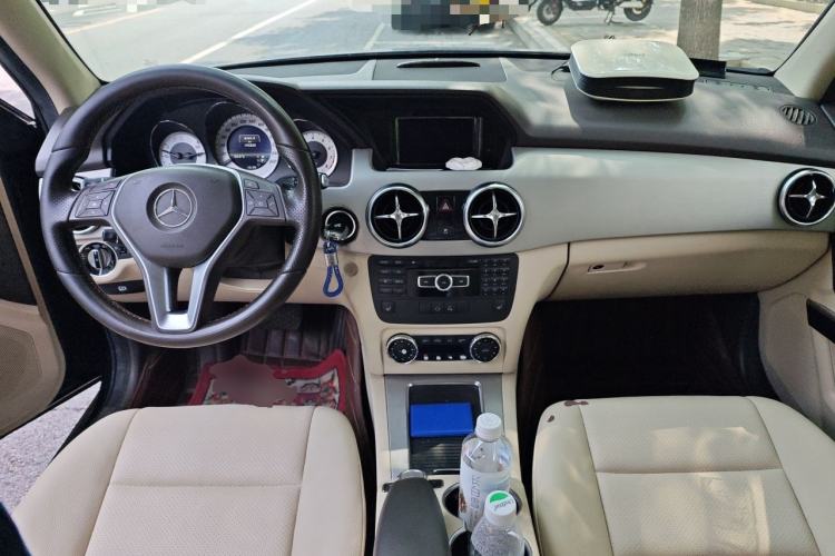 Used Mercedes-Benz GLK-Class 2013 GLK 300 4MATIC Dynamic Edition Center Console