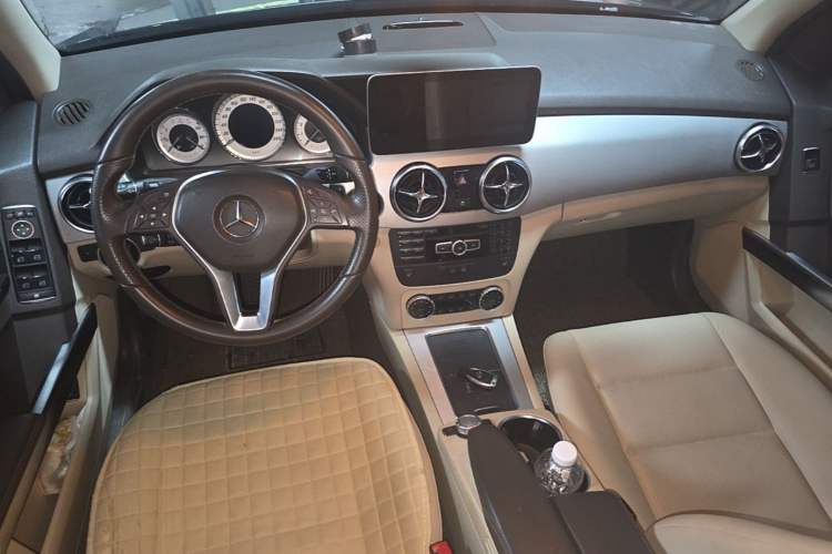 Used Mercedes-Benz GLK-Class 2013 Facelift GLK 300 4MATIC Fashion Edition Center Console