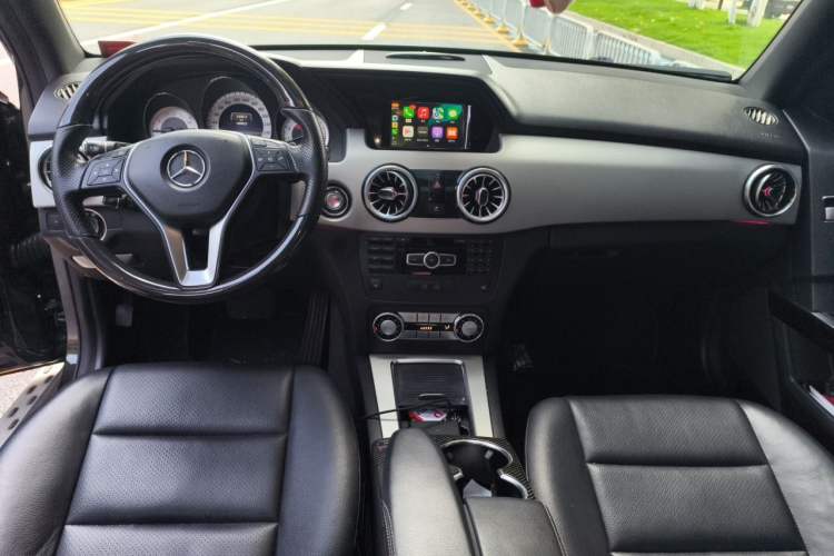 Used Mercedes-Benz GLK-Class 2013 Facelift GLK 300 4MATIC Fashion Edition Center Console