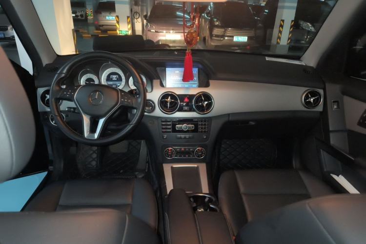 Used Mercedes-Benz GLK-Class 2013 GLK 300 4MATIC Dynamic Sunroof Model Center Console