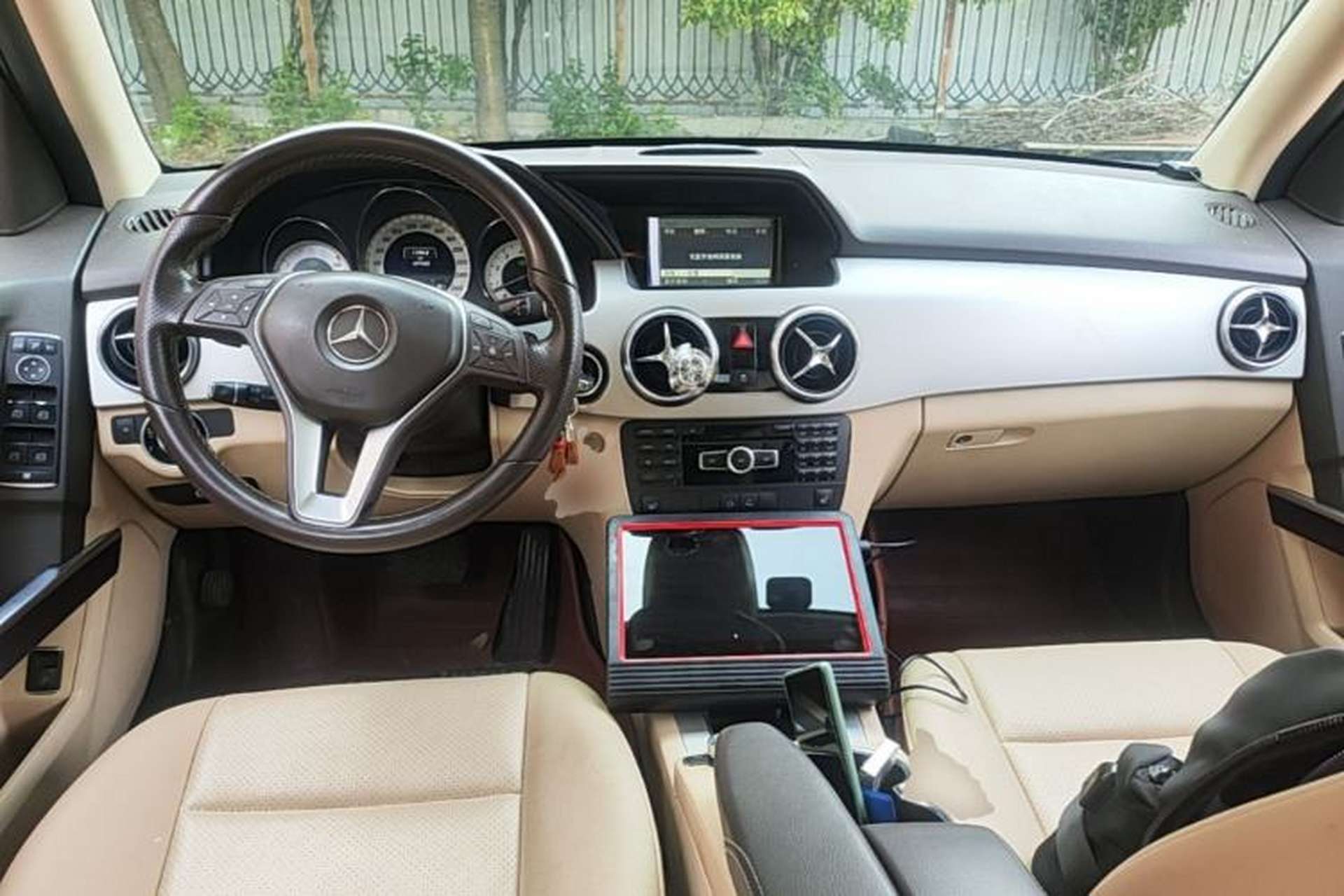 Used Mercedes-Benz GLK-Class 2013 Facelift GLK 300 4MATIC Fashion Edition Center Console