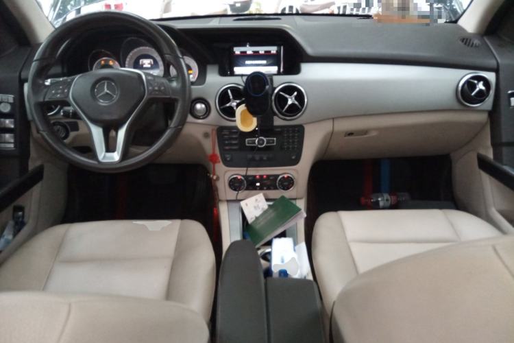 Used Mercedes-Benz GLK-Class 2013 Facelift GLK 300 4MATIC Fashion Edition Center Console