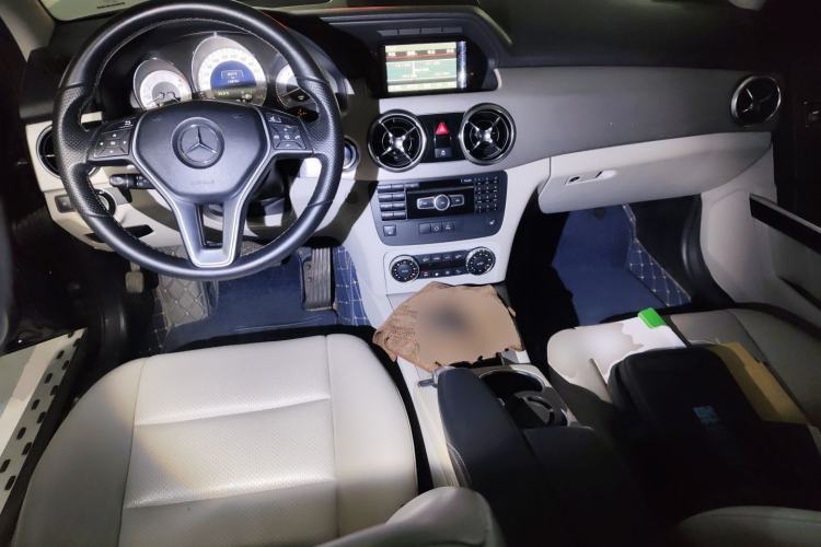 Used Mercedes-Benz GLK-Class 2013 GLK 300 4MATIC Dynamic Sunroof Model Center Console