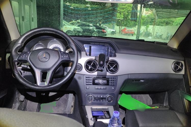 Used Mercedes-Benz GLK-Class 2013 GLK 300 4MATIC Dynamic Sunroof Model Center Console
