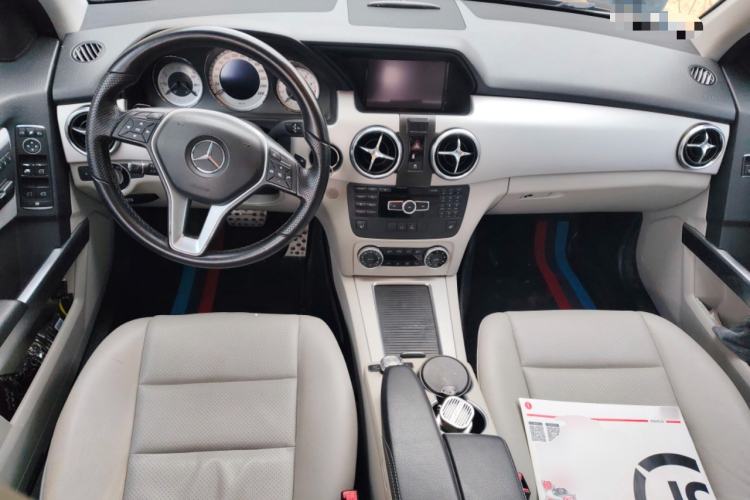 Used Mercedes-Benz GLK-Class 2013 GLK 300 4MATIC Dynamic Sunroof Model Center Console